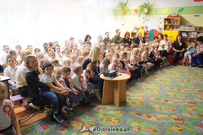 Święto Niepodległości w Przedszkolu Miejskim nr 16 Kraina Odkrywców [10.11.2017] - zdjęcie #54 - eOstroleka.pl