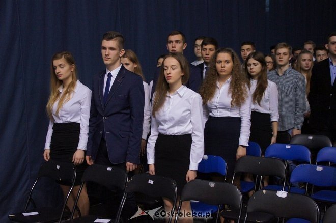 Gala z okazji Święta Niepodległości w II Liceum Ogólnokształcącym w Ostrołęce [10.11.2017] - zdjęcie #11 - eOstroleka.pl