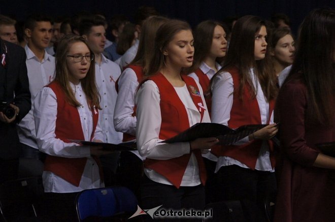 Gala z okazji Święta Niepodległości w II Liceum Ogólnokształcącym w Ostrołęce [10.11.2017] - zdjęcie #12 - eOstroleka.pl