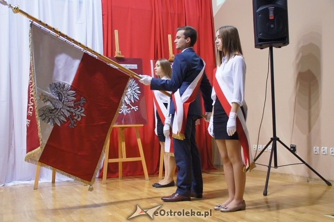 Gala z okazji Święta Niepodległości w II Liceum Ogólnokształcącym w Ostrołęce [10.11.2017] - zdjęcie #13 - eOstroleka.pl