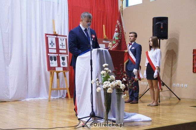 Gala z okazji Święta Niepodległości w II Liceum Ogólnokształcącym w Ostrołęce [10.11.2017] - zdjęcie #16 - eOstroleka.pl