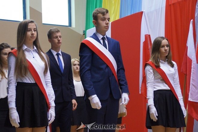 Gala z okazji Święta Niepodległości w II Liceum Ogólnokształcącym w Ostrołęce [10.11.2017] - zdjęcie #29 - eOstroleka.pl