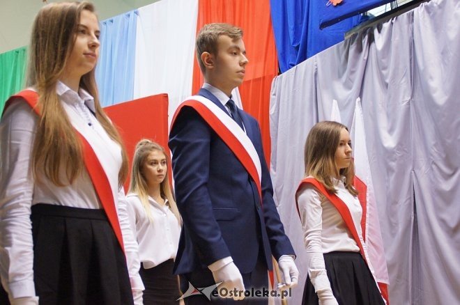Gala z okazji Święta Niepodległości w II Liceum Ogólnokształcącym w Ostrołęce [10.11.2017] - zdjęcie #33 - eOstroleka.pl