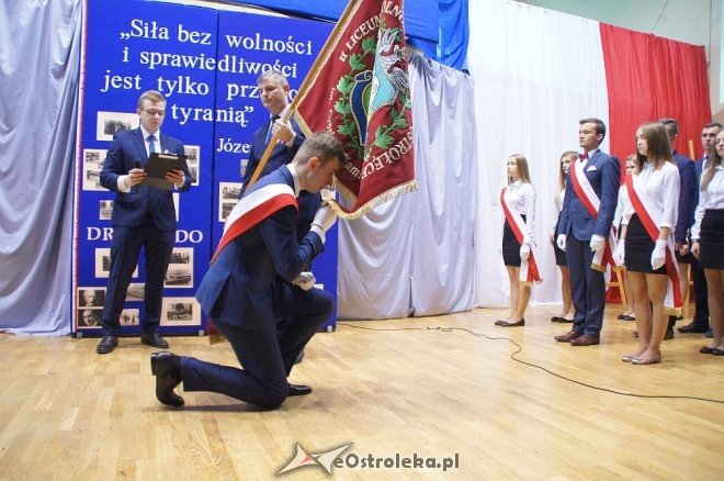 Gala z okazji Święta Niepodległości w II Liceum Ogólnokształcącym w Ostrołęce [10.11.2017] - zdjęcie #38 - eOstroleka.pl