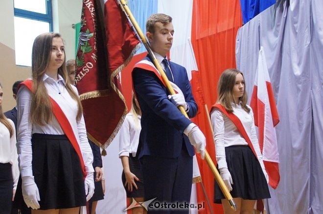 Gala z okazji Święta Niepodległości w II Liceum Ogólnokształcącym w Ostrołęce [10.11.2017] - zdjęcie #40 - eOstroleka.pl