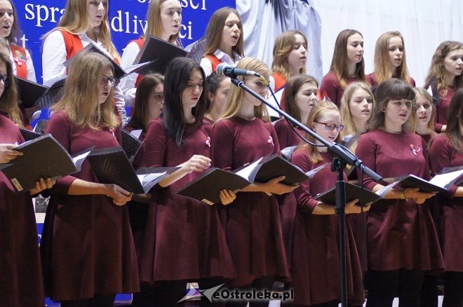Gala z okazji Święta Niepodległości w II Liceum Ogólnokształcącym w Ostrołęce [10.11.2017] - zdjęcie #48 - eOstroleka.pl