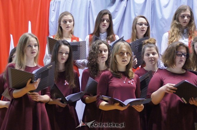 Gala z okazji Święta Niepodległości w II Liceum Ogólnokształcącym w Ostrołęce [10.11.2017] - zdjęcie #56 - eOstroleka.pl