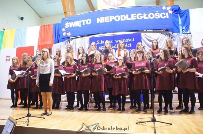 Gala z okazji Święta Niepodległości w II Liceum Ogólnokształcącym w Ostrołęce [10.11.2017] - zdjęcie #61 - eOstroleka.pl