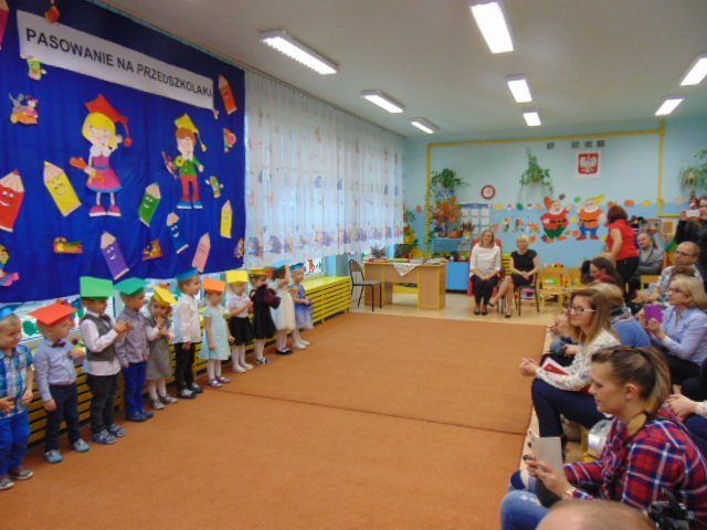 Pasowanie na przedszkolaka w miejskiej „ósemce” [ZDJĘCIA] - zdjęcie #4 - eOstroleka.pl