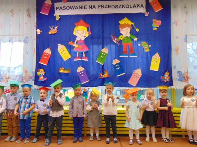 Pasowanie na przedszkolaka w miejskiej „ósemce” [ZDJĘCIA] - zdjęcie #7 - eOstroleka.pl