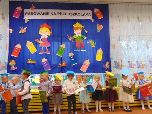 Pasowanie na przedszkolaka w miejskiej „ósemce” [ZDJĘCIA] - zdjęcie #14 - eOstroleka.pl
