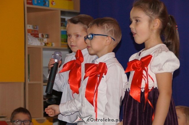 Święto Niepodległości w Przedszkolu Miejskim nr 17 Krainia Misiów [13.11.2017] - zdjęcie #14 - eOstroleka.pl