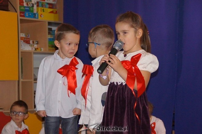 Święto Niepodległości w Przedszkolu Miejskim nr 17 Krainia Misiów [13.11.2017] - zdjęcie #18 - eOstroleka.pl