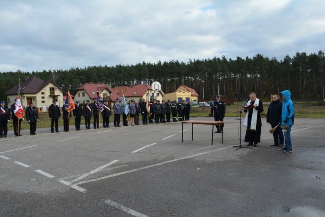 Łyse: Święto Niepodległości i przekazanie sztandaru oraz nowych samochodów dla OSP [ZDJĘCIA] - zdjęcie #113 - eOstroleka.pl