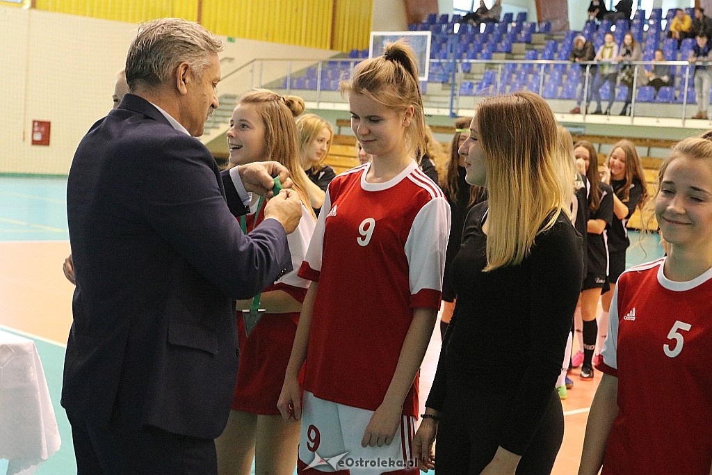 Mistrzostwa Ostrołęki szkół średnich w piłce nożnej dziewcząt [16.11.2017] - zdjęcie #36 - eOstroleka.pl