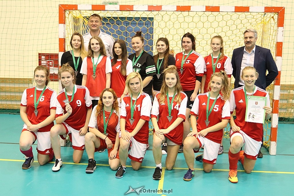 Mistrzostwa Ostrołęki szkół średnich w piłce nożnej dziewcząt [16.11.2017] - zdjęcie #48 - eOstroleka.pl
