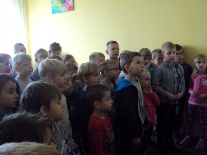 Przedszkolaki z miejskiej „ósemki” z wizytą u strażaków [ZDJĘCIA] - zdjęcie #7 - eOstroleka.pl
