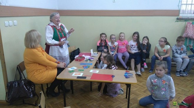 Warsztaty dla dzieci „Boże Narodzenie w wycinance kurpiowskiej” [20.11.2017] - zdjęcie #11 - eOstroleka.pl