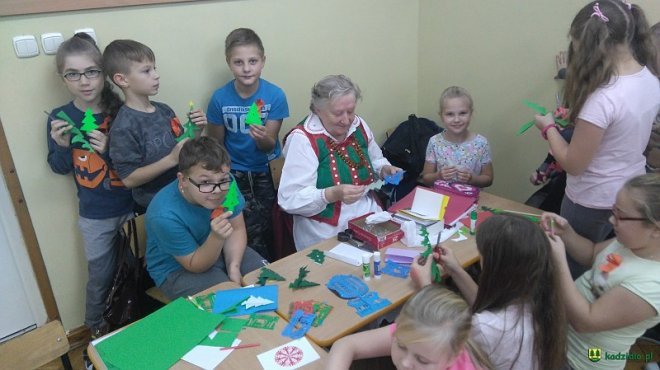 Warsztaty dla dzieci „Boże Narodzenie w wycinance kurpiowskiej” [20.11.2017] - zdjęcie #18 - eOstroleka.pl