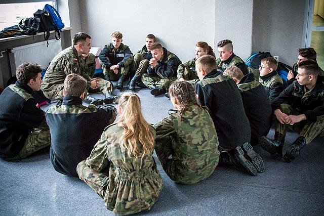 Żołnierze z Giżycka przeszkolili uczniów z ZSZ nr 2 w Ostrołęce [21.11.2017] - zdjęcie #29 - eOstroleka.pl