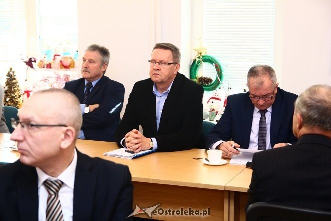 Obrady samorządu powiatu z kiermaszem bożonarodzeniowym w tle [WIDEO, ZDJĘCIA] - zdjęcie #26 - eOstroleka.pl