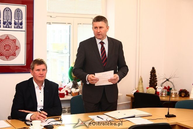 Obrady samorządu powiatu z kiermaszem bożonarodzeniowym w tle [WIDEO, ZDJĘCIA] - zdjęcie #40 - eOstroleka.pl