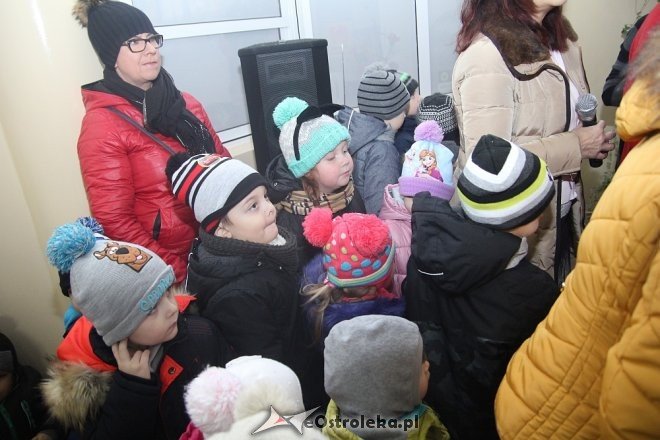 Przedszkolaki stroiły choinkę w „Handlowcu” [ZDJĘCIA] - zdjęcie #35 - eOstroleka.pl