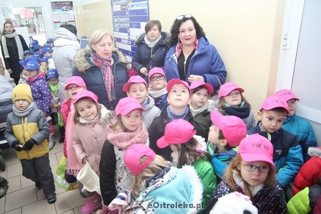 Przedszkolaki stroiły choinkę w „Handlowcu” [ZDJĘCIA] - zdjęcie #36 - eOstroleka.pl