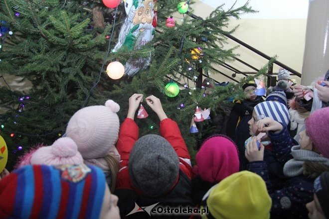 Przedszkolaki stroiły choinkę w „Handlowcu” [ZDJĘCIA] - zdjęcie #62 - eOstroleka.pl