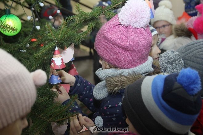 Przedszkolaki stroiły choinkę w „Handlowcu” [ZDJĘCIA] - zdjęcie #67 - eOstroleka.pl