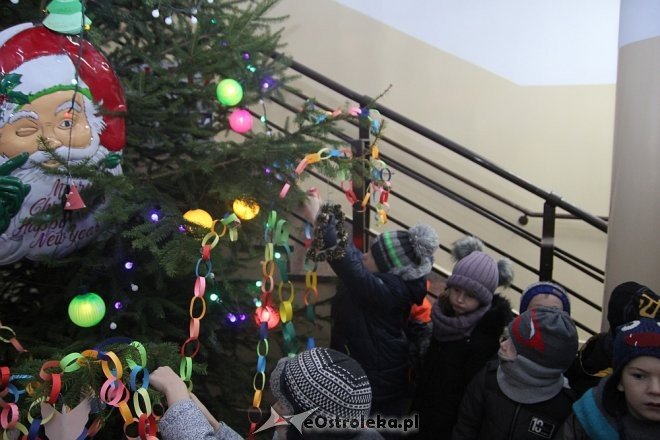 Przedszkolaki stroiły choinkę w „Handlowcu” [ZDJĘCIA] - zdjęcie #113 - eOstroleka.pl
