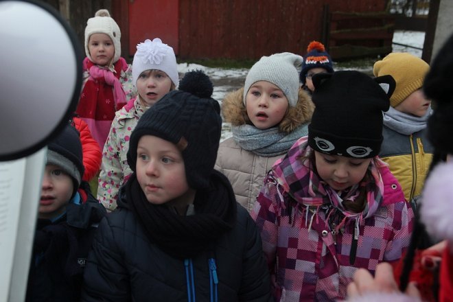 Spotkanie przedszkolaków z Krainy Misiów w Grocie Mikołaja [06.12.2017] - zdjęcie #40 - eOstroleka.pl