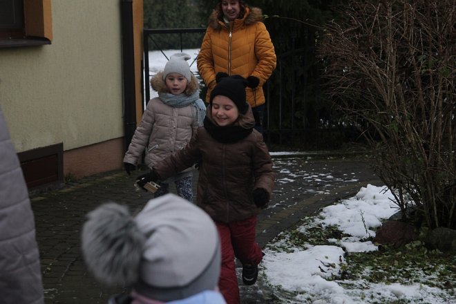 Spotkanie przedszkolaków z Krainy Misiów w Grocie Mikołaja [06.12.2017] - zdjęcie #52 - eOstroleka.pl