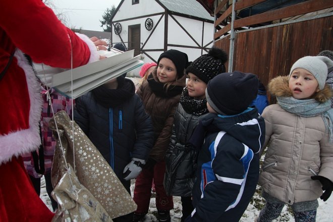 Spotkanie przedszkolaków z Krainy Misiów w Grocie Mikołaja [06.12.2017] - zdjęcie #64 - eOstroleka.pl