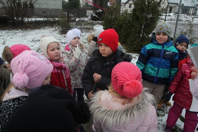 Spotkanie przedszkolaków z Krainy Misiów w Grocie Mikołaja [06.12.2017] - zdjęcie #71 - eOstroleka.pl