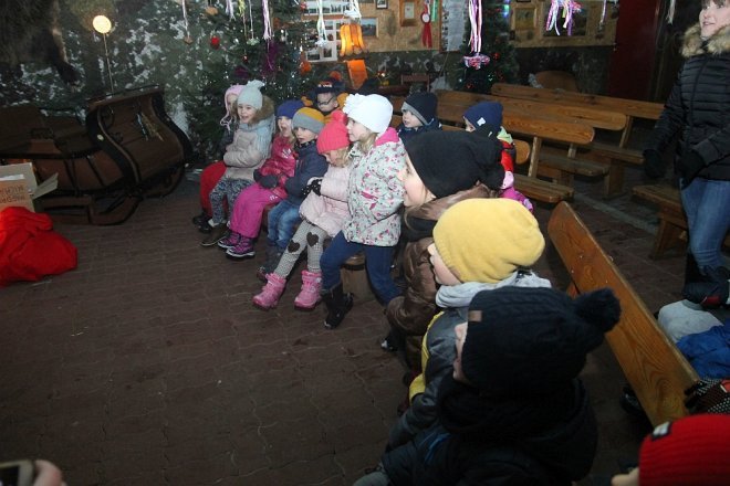 Spotkanie przedszkolaków z Krainy Misiów w Grocie Mikołaja [06.12.2017] - zdjęcie #92 - eOstroleka.pl