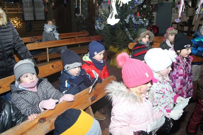 Spotkanie przedszkolaków z Krainy Misiów w Grocie Mikołaja [06.12.2017] - zdjęcie #100 - eOstroleka.pl