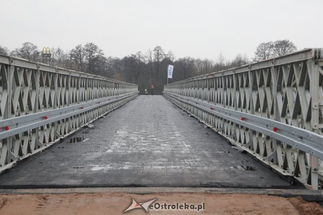 Budowa tymczasowego mostu na ostatniej prostej [ZDJĘCIA] - zdjęcie #8 - eOstroleka.pl