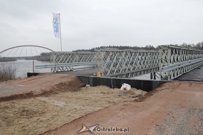 Budowa tymczasowego mostu na ostatniej prostej [ZDJĘCIA] - zdjęcie #9 - eOstroleka.pl