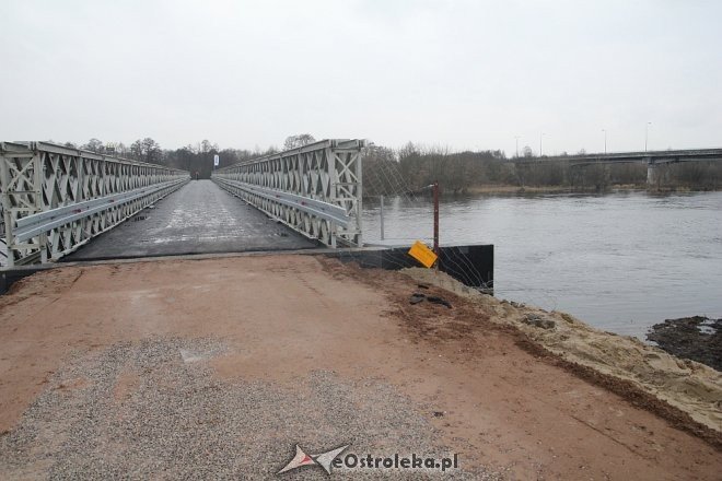 Budowa tymczasowego mostu na ostatniej prostej [ZDJĘCIA] - zdjęcie #11 - eOstroleka.pl