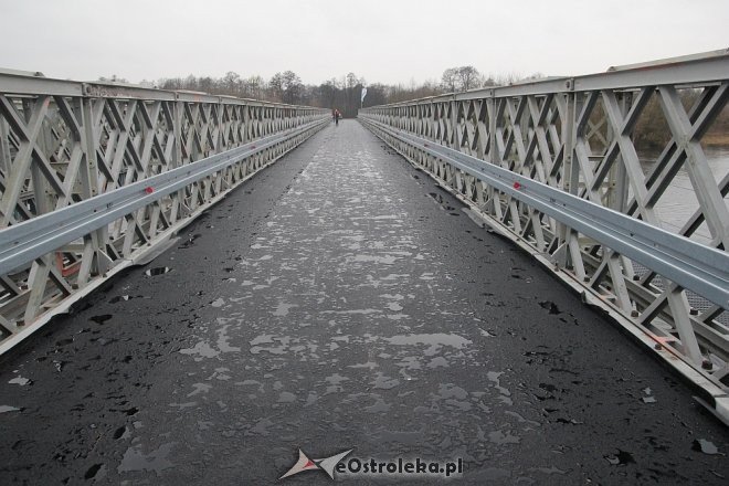 Budowa tymczasowego mostu na ostatniej prostej [ZDJĘCIA] - zdjęcie #13 - eOstroleka.pl