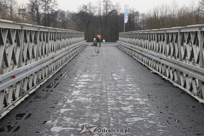 Budowa tymczasowego mostu na ostatniej prostej [ZDJĘCIA] - zdjęcie #14 - eOstroleka.pl