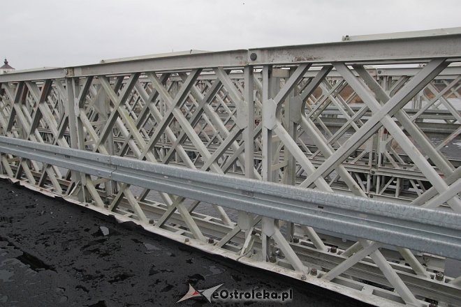 Budowa tymczasowego mostu na ostatniej prostej [ZDJĘCIA] - zdjęcie #16 - eOstroleka.pl