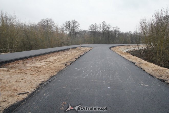 Budowa tymczasowego mostu na ostatniej prostej [ZDJĘCIA] - zdjęcie #18 - eOstroleka.pl