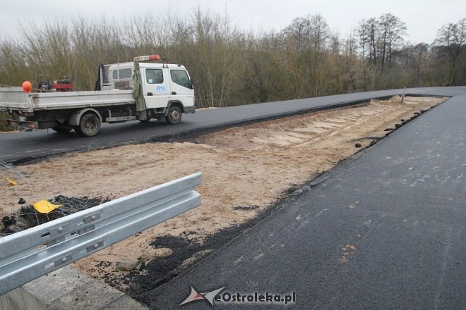 Budowa tymczasowego mostu na ostatniej prostej [ZDJĘCIA] - zdjęcie #20 - eOstroleka.pl