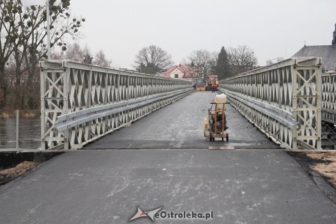 Budowa tymczasowego mostu na ostatniej prostej [ZDJĘCIA] - zdjęcie #25 - eOstroleka.pl