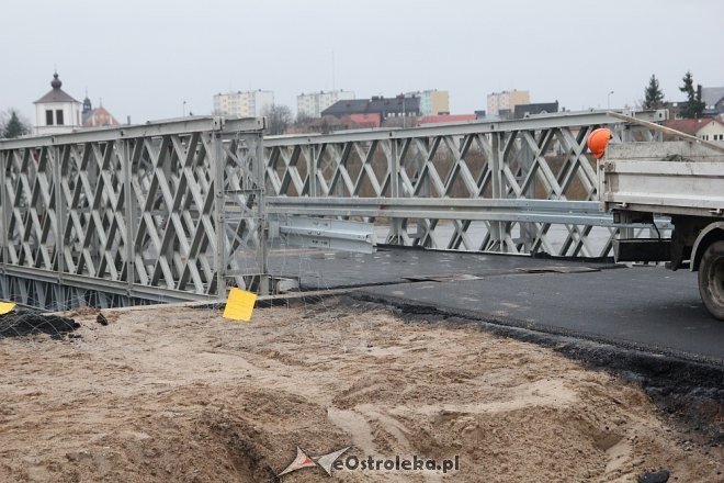 Budowa tymczasowego mostu na ostatniej prostej [ZDJĘCIA] - zdjęcie #26 - eOstroleka.pl
