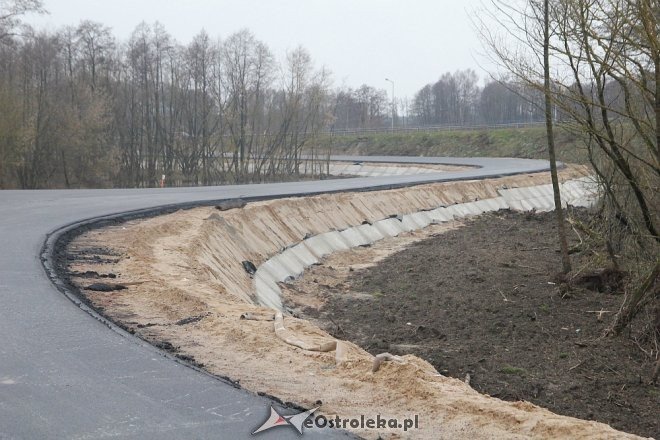 Budowa tymczasowego mostu na ostatniej prostej [ZDJĘCIA] - zdjęcie #27 - eOstroleka.pl