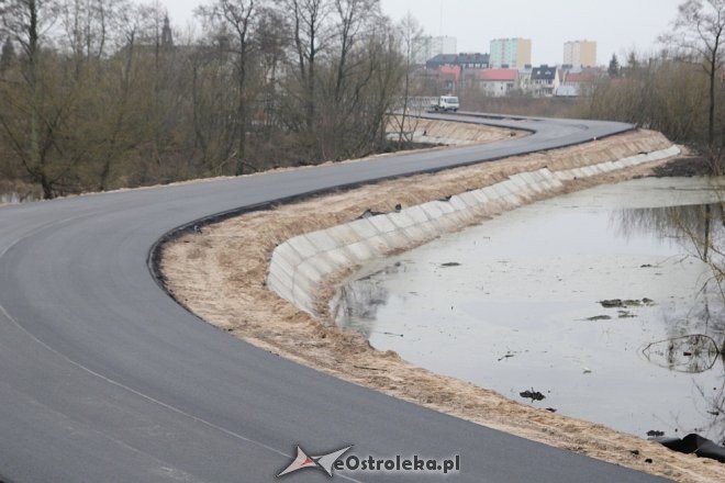 Budowa tymczasowego mostu na ostatniej prostej [ZDJĘCIA] - zdjęcie #49 - eOstroleka.pl