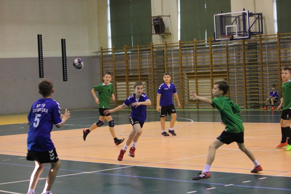 IV turniej Powiatowej Ligi Piłki Ręcznej „Ręka w rękę” [11.12.2017] - zdjęcie #2 - eOstroleka.pl